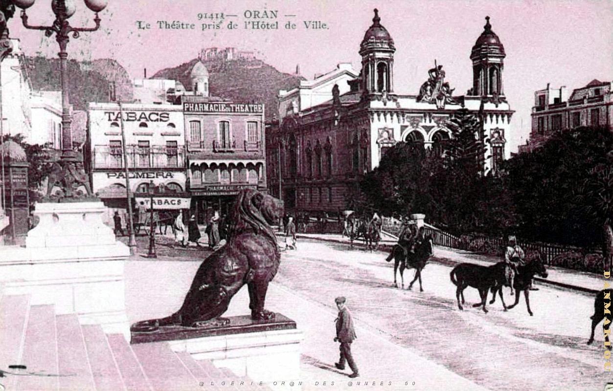 Oran - Place d'Armes - Theatre vu de l'Hotel de Ville.jpg